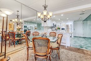 Redecorated Foreshore Condo with Spacious Balcony by RedAwning