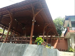 Bina Karya Guesthouse