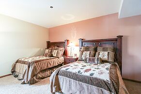 Silver Bear 22 Pet-Friendly, Cozy, Underground Parking, Walk to Canyon