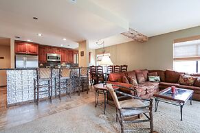 Silver Bear 22 Pet-Friendly, Cozy, Underground Parking, Walk to Canyon