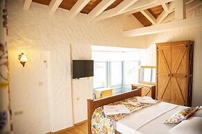 Stone Garden Tas Hotel