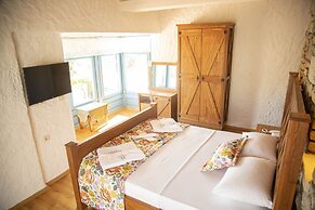 Stone Garden Tas Hotel