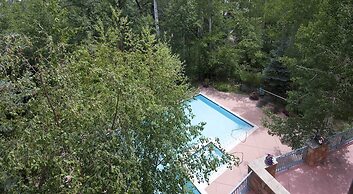 Oxford Court #305 3 Bedroom Condo by Redawning