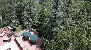 Oxford Court #305 3 Bedroom Condo by Redawning