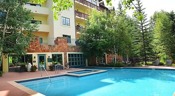 Oxford Court #305 3 Bedroom Condo by Redawning