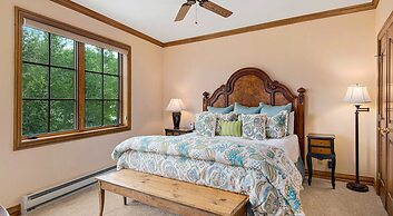 Oxford Court #305 3 Bedroom Condo by Redawning