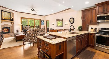 Oxford Court #305 3 Bedroom Condo by Redawning