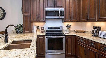 Oxford Court #305 3 Bedroom Condo by Redawning