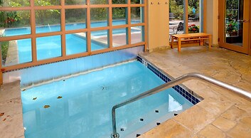 Oxford Court #305 3 Bedroom Condo by Redawning