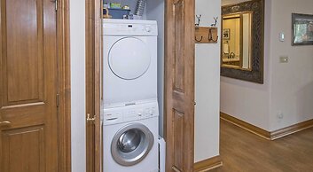 Oxford Court #305 3 Bedroom Condo by Redawning