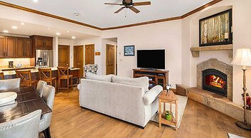 Oxford Court #305 3 Bedroom Condo by Redawning