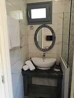 PargaLand Studios & Apartments