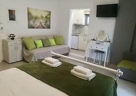 PargaLand Studios & Apartments