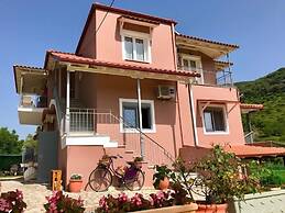 PargaLand Studios & Apartments