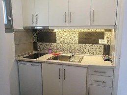 PargaLand Studios & Apartments