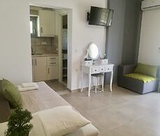 PargaLand Studios & Apartments