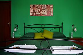B b S Elia Villa Surrounded by Greenery Inside the Historic Dubini Par