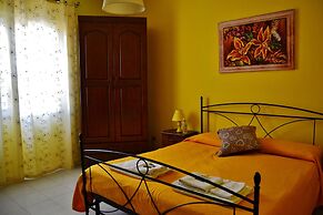 B b S Elia Villa Surrounded by Greenery Inside the Historic Dubini Par