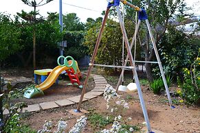 B b S Elia Villa Surrounded by Greenery Inside the Historic Dubini Par
