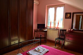 B b S Elia Villa Surrounded by Greenery Inside the Historic Dubini Par
