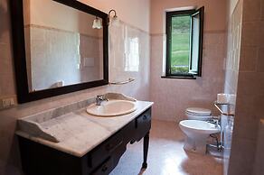 Wonderful Villa With Private Pool in the Heart of Tuscany