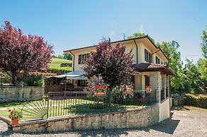 Wonderful Villa With Private Pool in the Heart of Tuscany