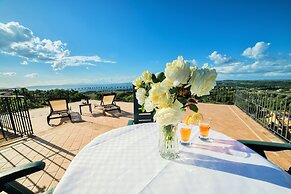 Villa on top of a Hill With an Enchanting View of Lake Bolsena