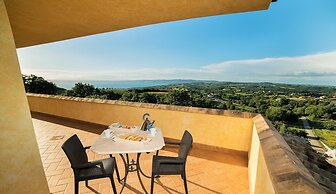 Villa on top of a Hill With an Enchanting View of Lake Bolsena