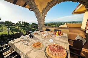 Villa on top of a Hill With an Enchanting View of Lake Bolsena