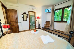 Villa on top of a Hill With an Enchanting View of Lake Bolsena