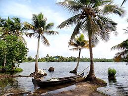 Houseboat Cruise in the Backwaters of Kerala
