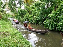 Houseboat Cruise in the Backwaters of Kerala