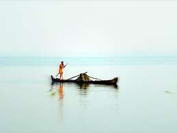 Houseboat Cruise in the Backwaters of Kerala