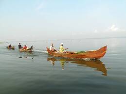 Houseboat Cruise in the Backwaters of Kerala