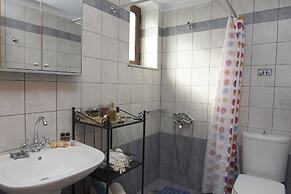 Leonidas Stone Houses Near Beach 50 Meters Away From Tavern With Local