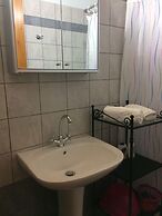 Leonidas Stone Houses Near Beach 50 Meters Away From Tavern With Local