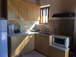 Leonidas Stone Houses Near Beach 50 Meters Away From Tavern With Local