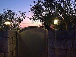 Leonidas Stone Houses Near Beach 50 Meters Away From Tavern With Local