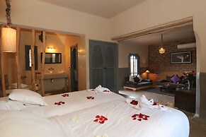 Villa Spacious Suites, Terraces Pool With Atlas View for Large Groups