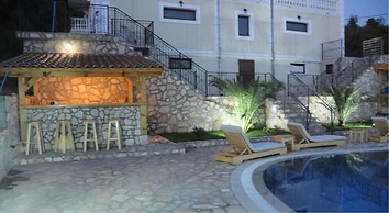 Villa Oasis with swimming pool