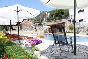 Villa Oasis with swimming pool