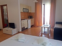 Villa Oasis with swimming pool