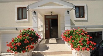 Villa Oasis with swimming pool