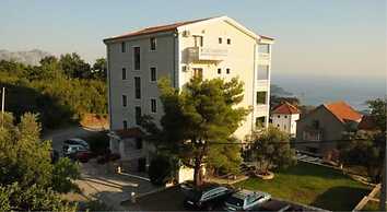 Villa Oasis with swimming pool