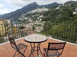 Wonderful Amalfi Coast Apartment Overlooking the sea With Free Wifi an