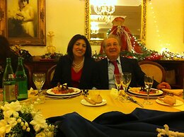 Holiday House & Events With Private Pool in the Center of Sicily