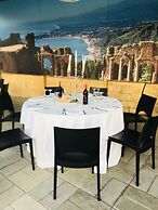 Holiday House & Events With Private Pool in the Center of Sicily