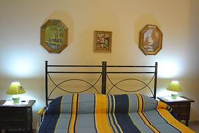 Holiday House & Events With Private Pool in the Center of Sicily