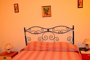 Holiday House & Events With Private Pool in the Center of Sicily