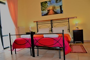 Holiday House & Events With Private Pool in the Center of Sicily